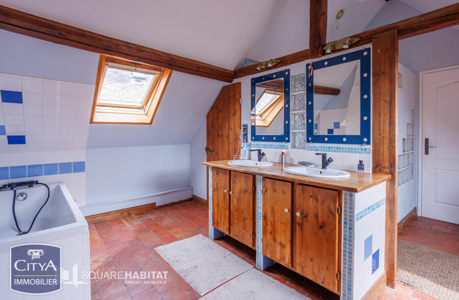 Maison 10 pièces 278 m² · à Bermerain · 278,3 m² · 437 850 €