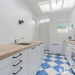 LILLE FIVES – MAISON 4 CHAMBRES RENOVEE ENTIEREMENT – DEUX SALLES DE BAINS – COUR