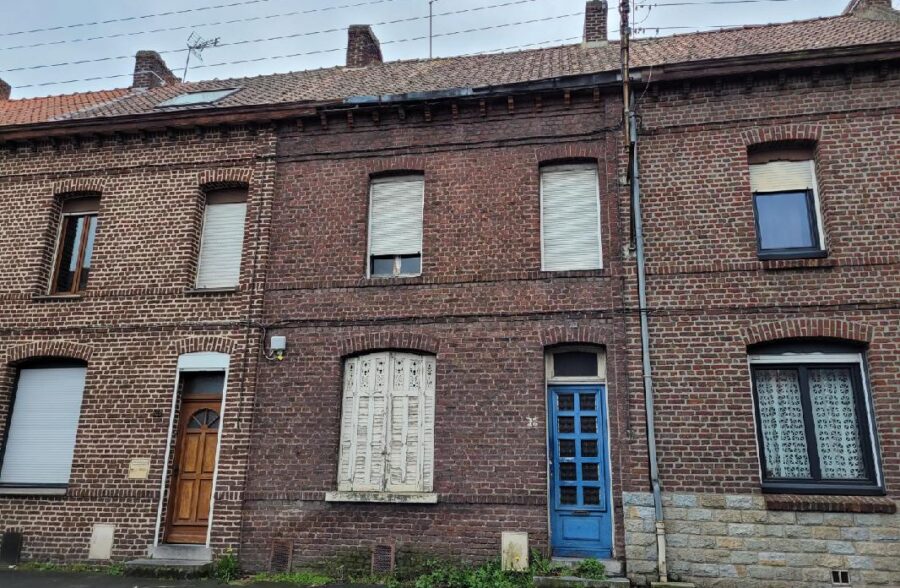 SOMAIN 49000Euro , petit prix , maison de ville a rénover .