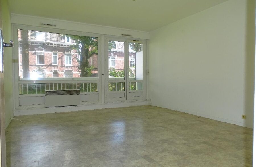 A proximité du Boulevard Gambetta, appartement de type 2 en rez-de-chaussée avec balcon!