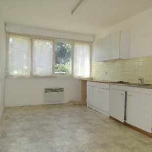 A proximité du Boulevard Gambetta, appartement de type 2 en rez-de-chaussée avec balcon!