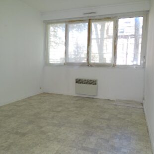 A proximité du Boulevard Gambetta, appartement de type 2 en rez-de-chaussée avec balcon!