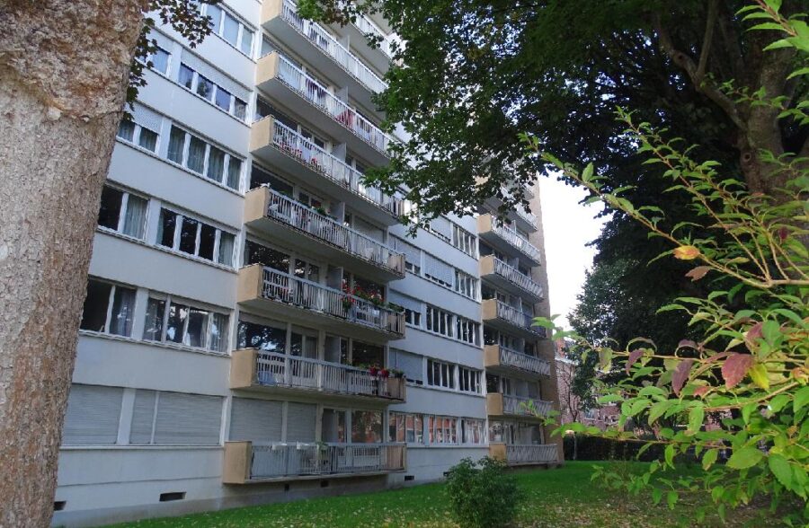 A proximité du Boulevard Gambetta, appartement de type 2 en rez-de-chaussée avec balcon!