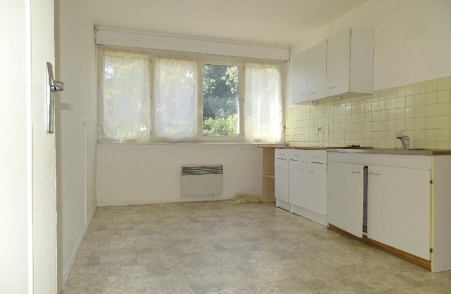 A proximité du Boulevard Gambetta, appartement de type 2 en rez-de-chaussée avec balcon!