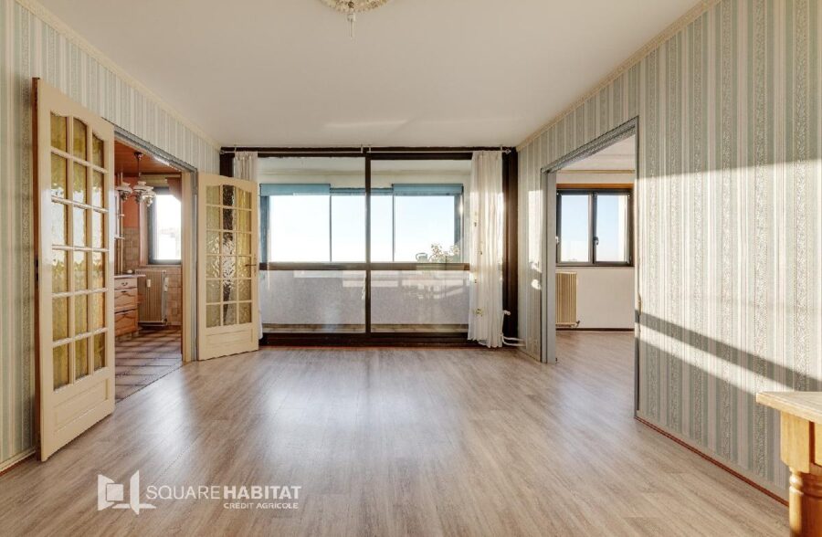 HYPER CENTRE : APPARTEMENT TYPE 3 AVEC DOUBLE SEJOUR + STATIONNEMENT PRIVE