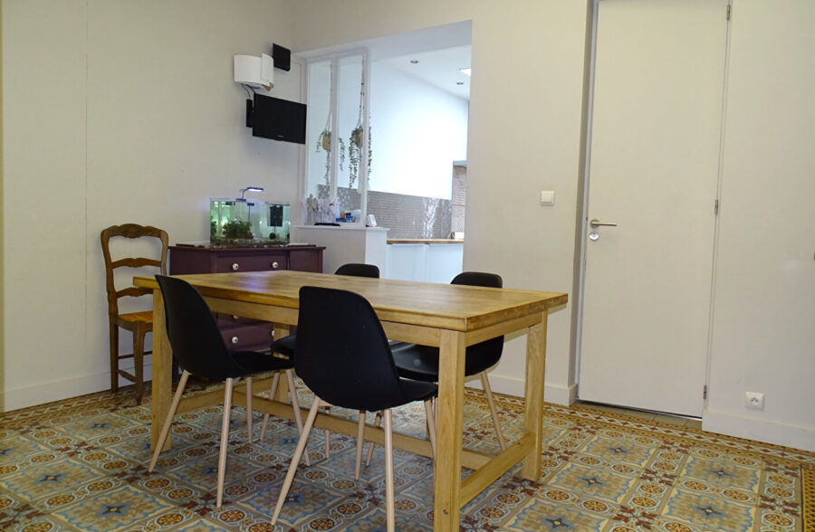 SEMI BOURGEOISE  4 CHAMBRES ET JARDIN SECTEUR LES FRANCS