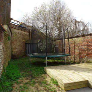 SEMI BOURGEOISE  4 CHAMBRES ET JARDIN SECTEUR LES FRANCS