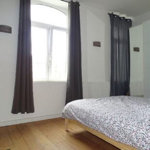 SEMI BOURGEOISE  4 CHAMBRES ET JARDIN SECTEUR LES FRANCS