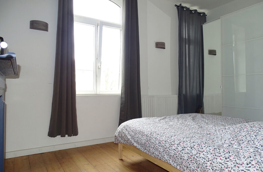 SEMI BOURGEOISE  4 CHAMBRES ET JARDIN SECTEUR LES FRANCS