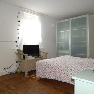 SEMI BOURGEOISE  4 CHAMBRES ET JARDIN SECTEUR LES FRANCS