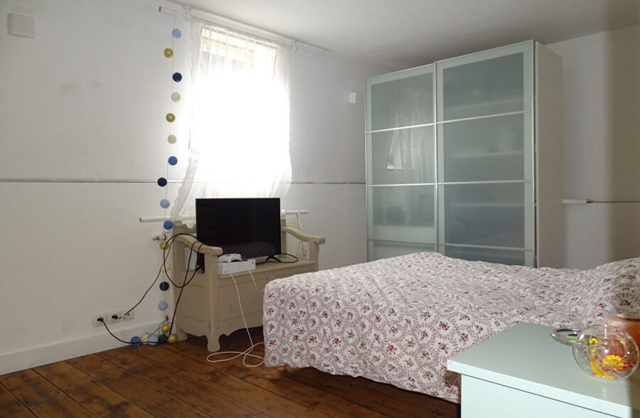 SEMI BOURGEOISE  4 CHAMBRES ET JARDIN SECTEUR LES FRANCS