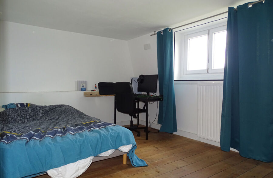 SEMI BOURGEOISE  4 CHAMBRES ET JARDIN SECTEUR LES FRANCS