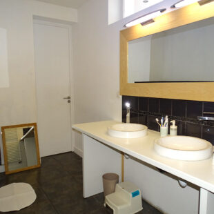 SEMI BOURGEOISE  4 CHAMBRES ET JARDIN SECTEUR LES FRANCS