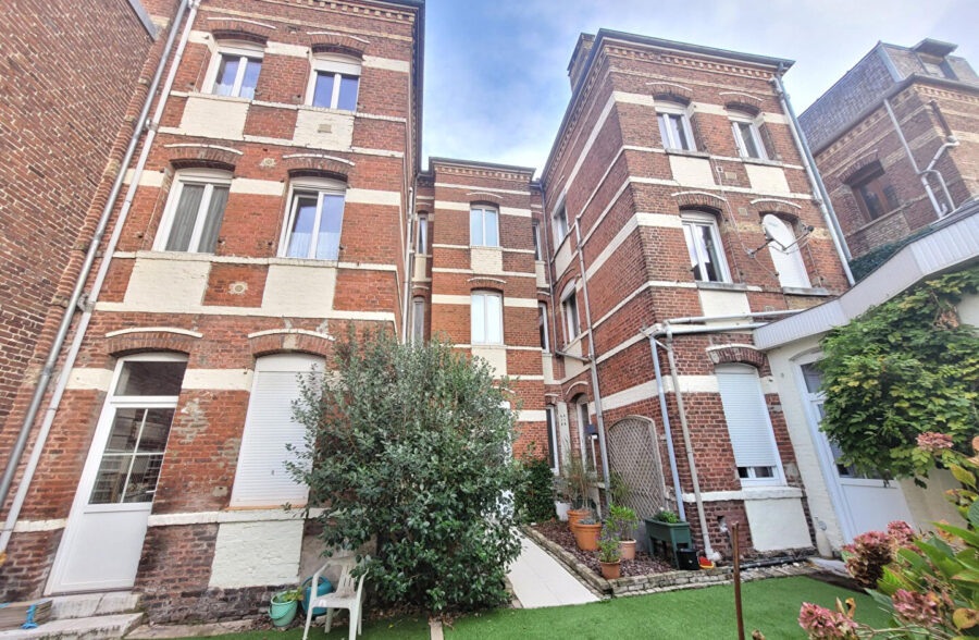 Découvrez cet ensemble de 6 appartements T3 au sein d’un immeuble historique !!