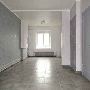 SECTEUR CALME MAISON DE VILLE RENOVEE 3 CHAMBRES ET COUR