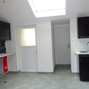 SECTEUR CALME MAISON DE VILLE RENOVEE 3 CHAMBRES ET COUR