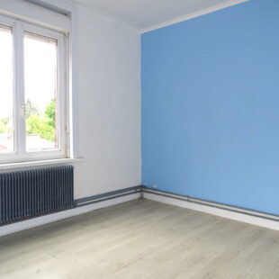 SECTEUR CALME MAISON DE VILLE RENOVEE 3 CHAMBRES ET COUR