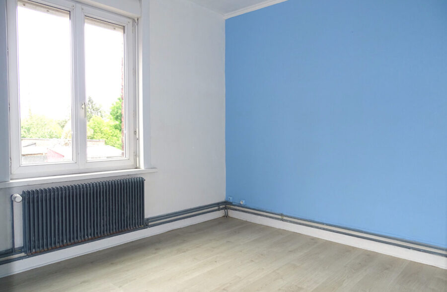 SECTEUR CALME MAISON DE VILLE RENOVEE 3 CHAMBRES ET COUR