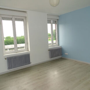 SECTEUR CALME MAISON DE VILLE RENOVEE 3 CHAMBRES ET COUR