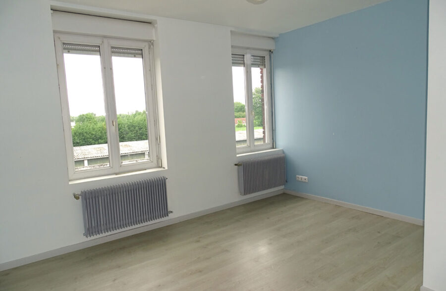 SECTEUR CALME MAISON DE VILLE RENOVEE 3 CHAMBRES ET COUR