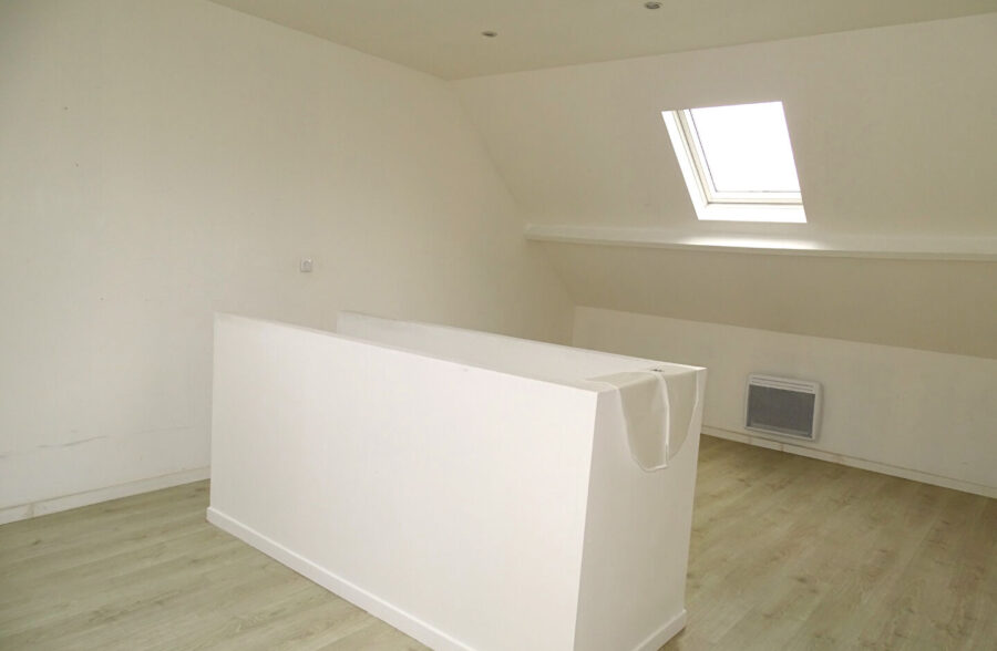 SECTEUR CALME MAISON DE VILLE RENOVEE 3 CHAMBRES ET COUR