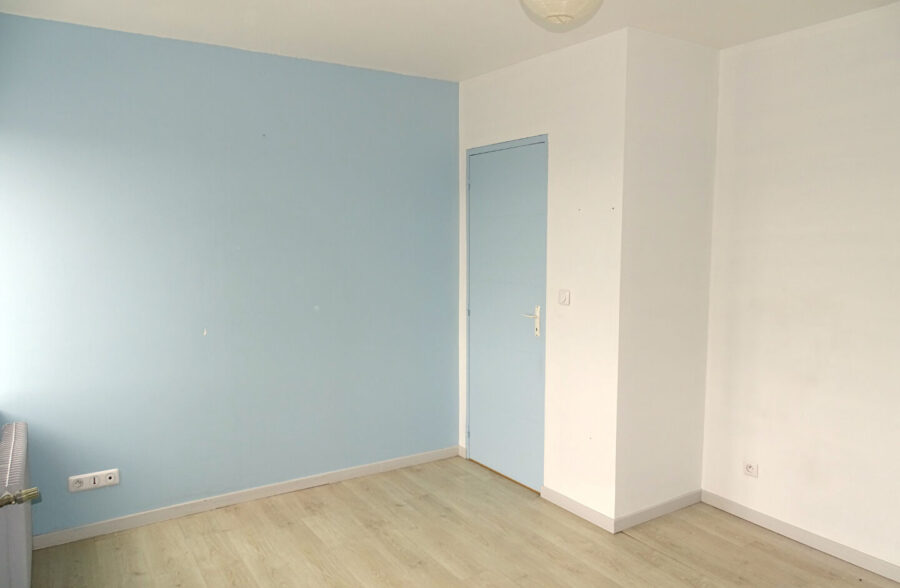 SECTEUR CALME MAISON DE VILLE RENOVEE 3 CHAMBRES ET COUR