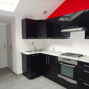 SECTEUR CALME MAISON DE VILLE RENOVEE 3 CHAMBRES ET COUR