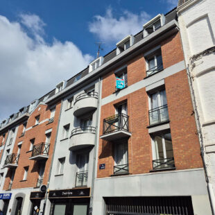 LILLE VAUBAN / CATHO: Type 2 rénové en étage élevé