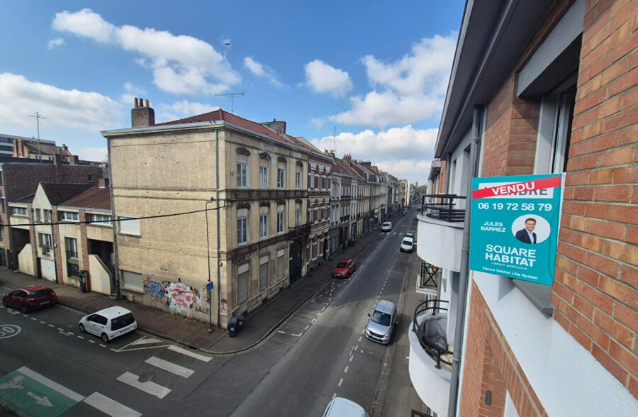 LILLE VAUBAN / CATHO: Type 2 rénové en étage élevé