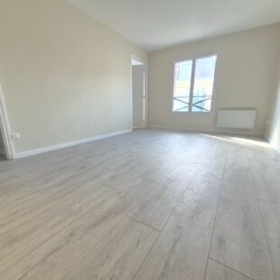 LILLE VAUBAN / CATHO: Type 2 rénové en étage élevé