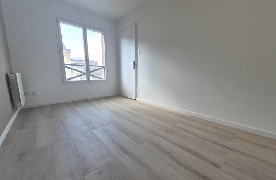 LILLE VAUBAN / CATHO: Type 2 rénové en étage élevé