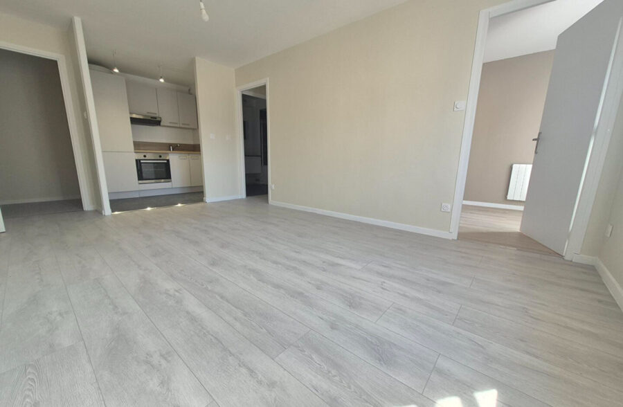 LILLE VAUBAN / CATHO: Type 2 rénové en étage élevé