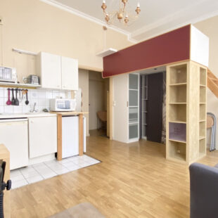 REPUBLIQUE STUDIO  AVEC CAVE