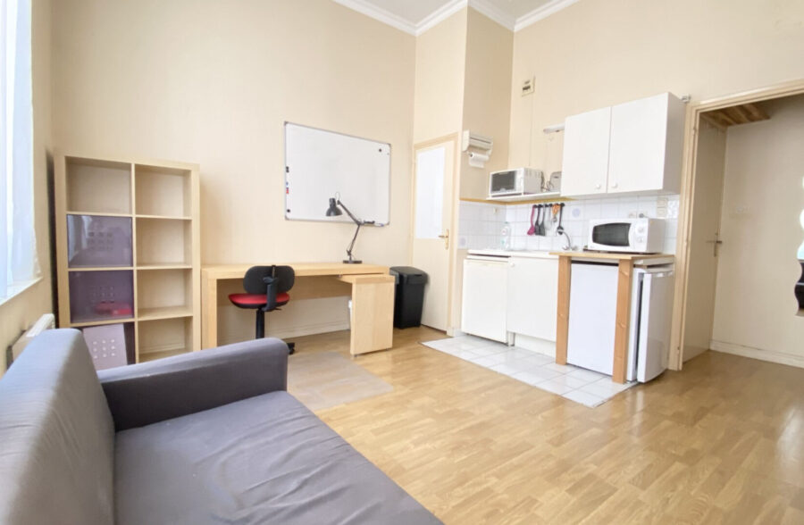 REPUBLIQUE STUDIO  AVEC CAVE