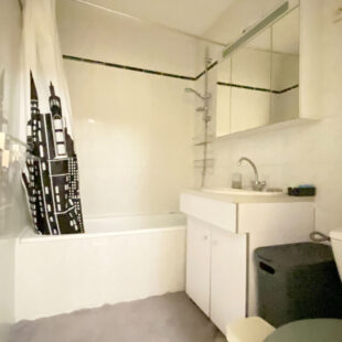 REPUBLIQUE STUDIO  AVEC CAVE