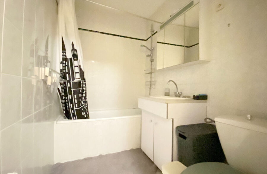 REPUBLIQUE STUDIO  AVEC CAVE