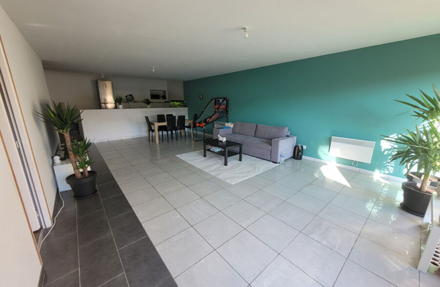 Immeuble comprenant 4 logements et un local commercial