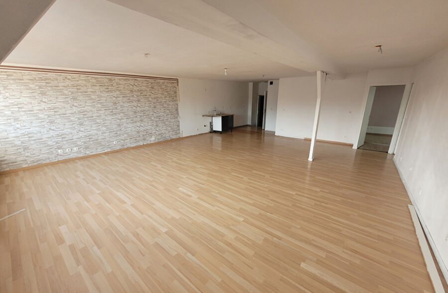 Immeuble comprenant 4 logements et un local commercial