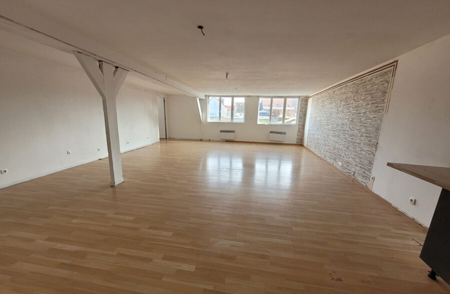 Immeuble comprenant 4 logements et un local commercial