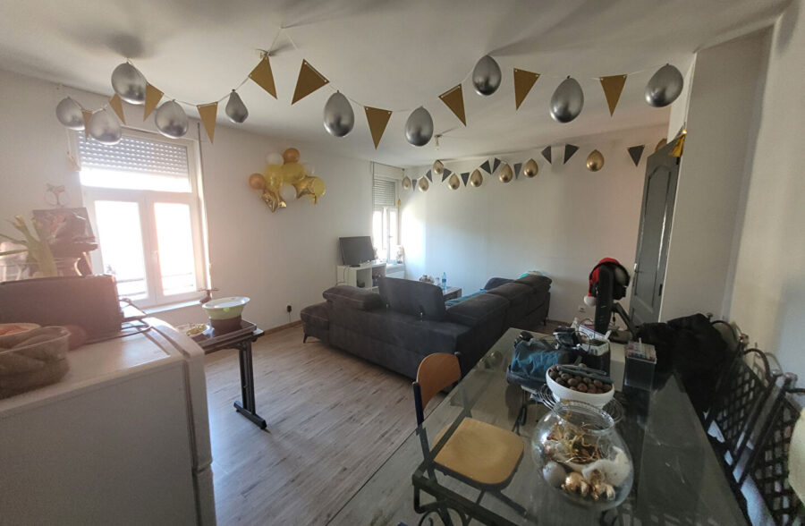 Immeuble comprenant 4 logements et un local commercial