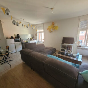 Immeuble comprenant 4 logements et un local commercial