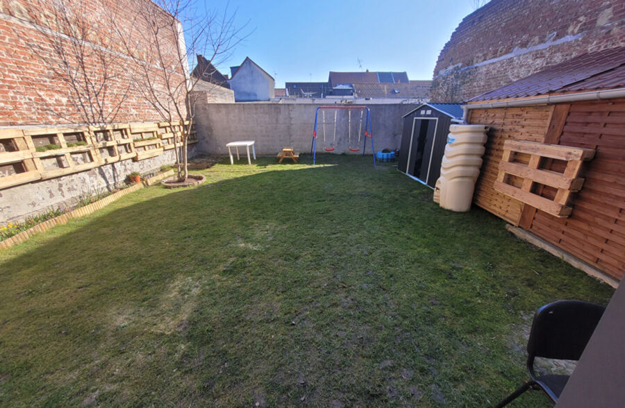 Immeuble comprenant 4 logements et un local commercial