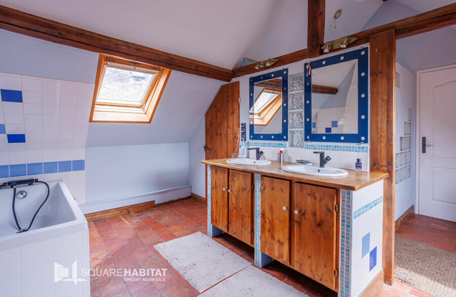 Maison Bermerain 10 pièce(s) 278.3 m2