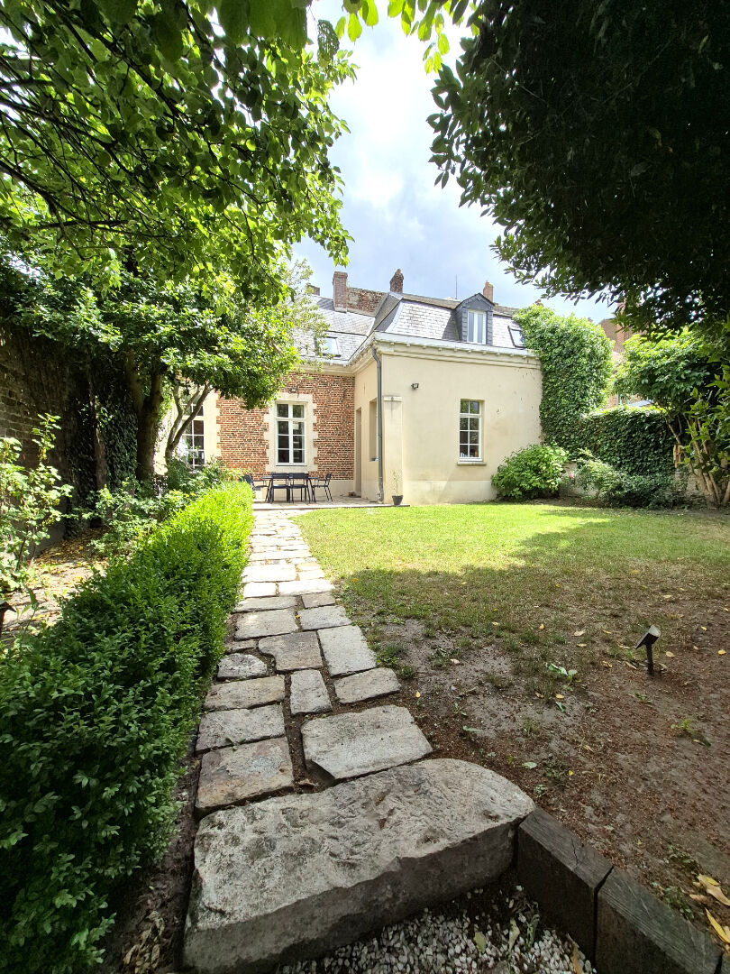 Maison Cambrai 12 pièce(s) 275 m2 &nbsp;Sous compromis&nbsp;