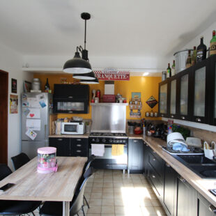 Individuelle semi plain pied 3 chambres bureau et grange