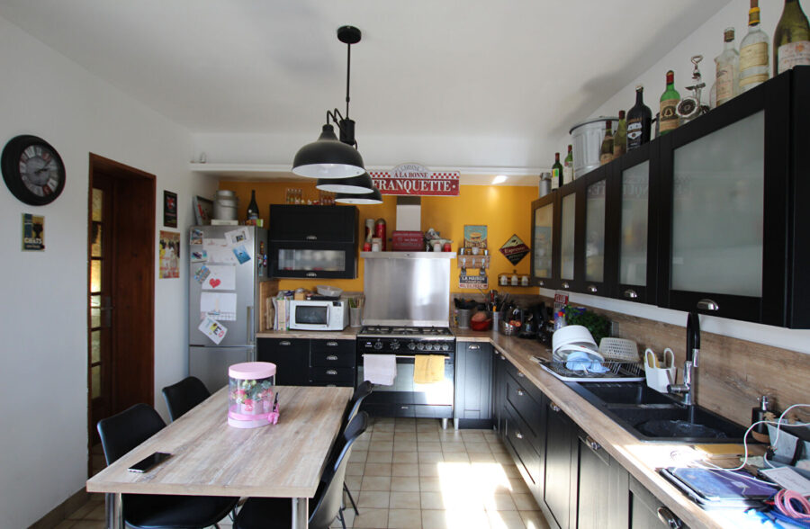 Individuelle semi plain pied 3 chambres bureau et grange