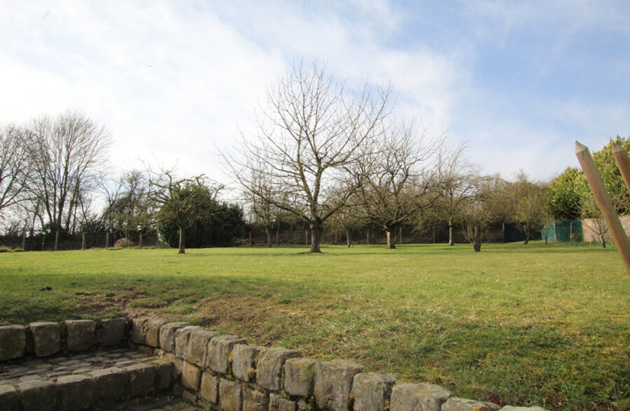 Individuelle semi plain pied 3 chambres bureau et grange