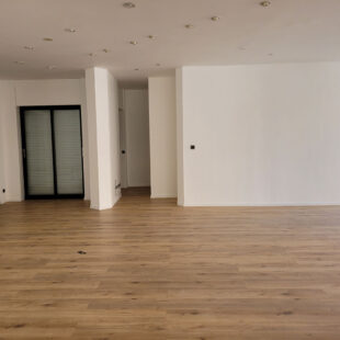 Local commercial Lens 270 m2