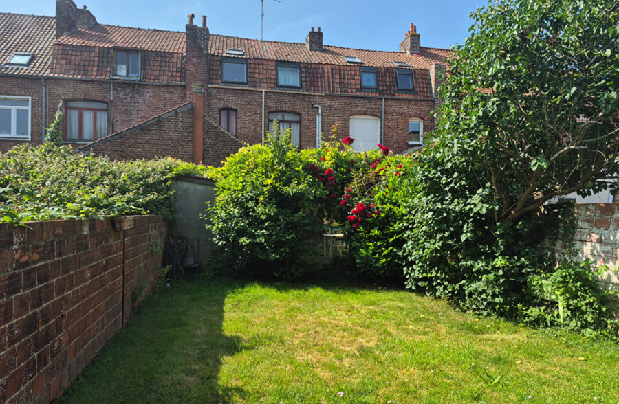 Maison dans le centre ville de Saint Omer 6 pièce(s) 121 m2