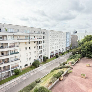 LILLE VAUBAN IESEG : Type 2 de 50m²  rénové avec terrasse et place de parking